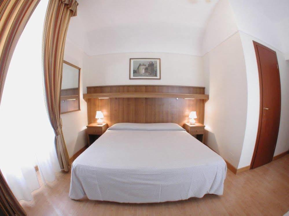 Hotel Altavilla 9 โรม ภายนอก รูปภาพ